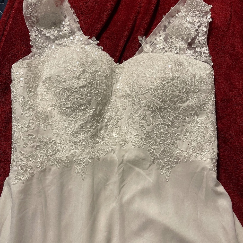 New never worn wedding dress